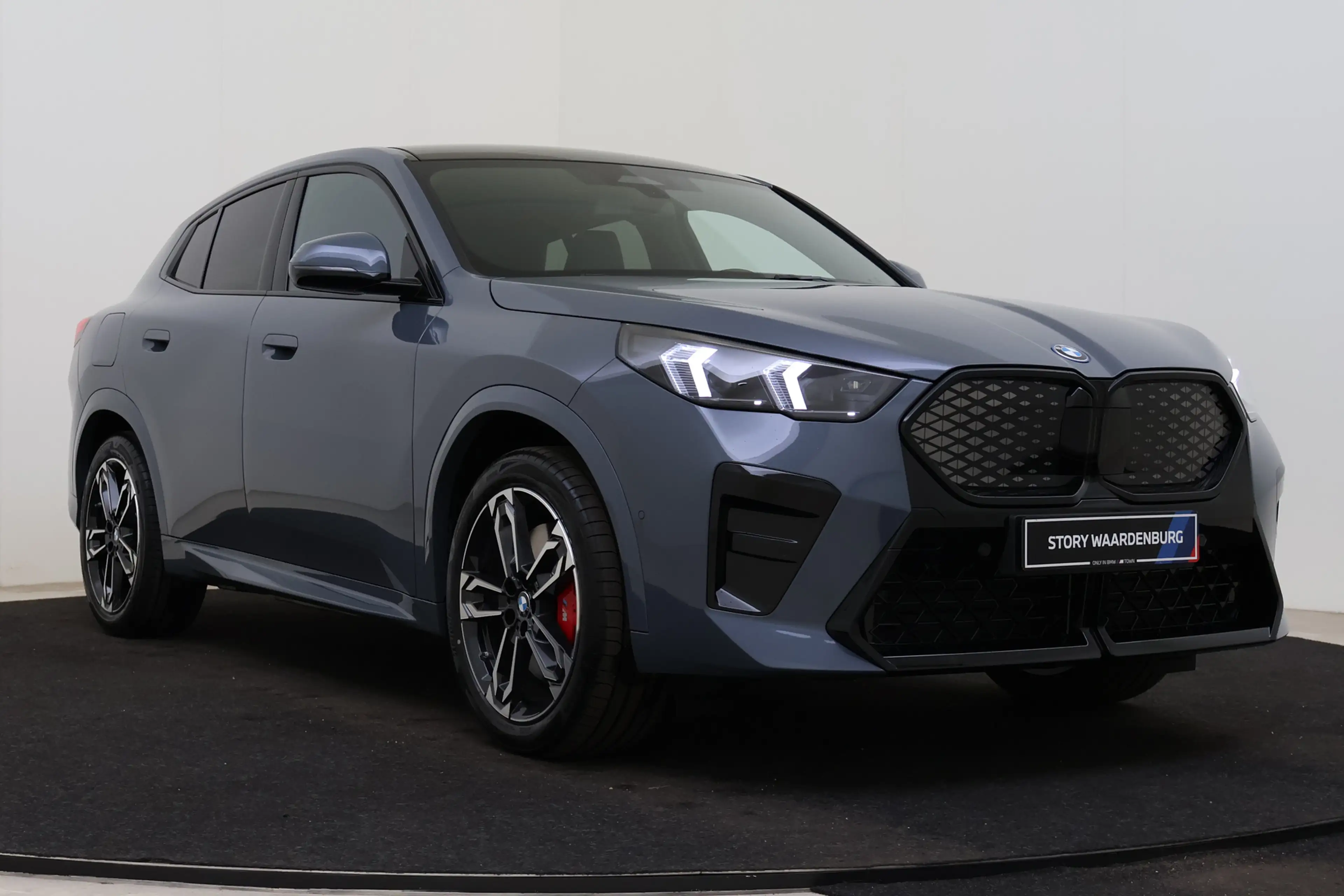 BMW iX2 eDrive20 M Sport / Panoramadak / Trekhaak / Sports — photo 13