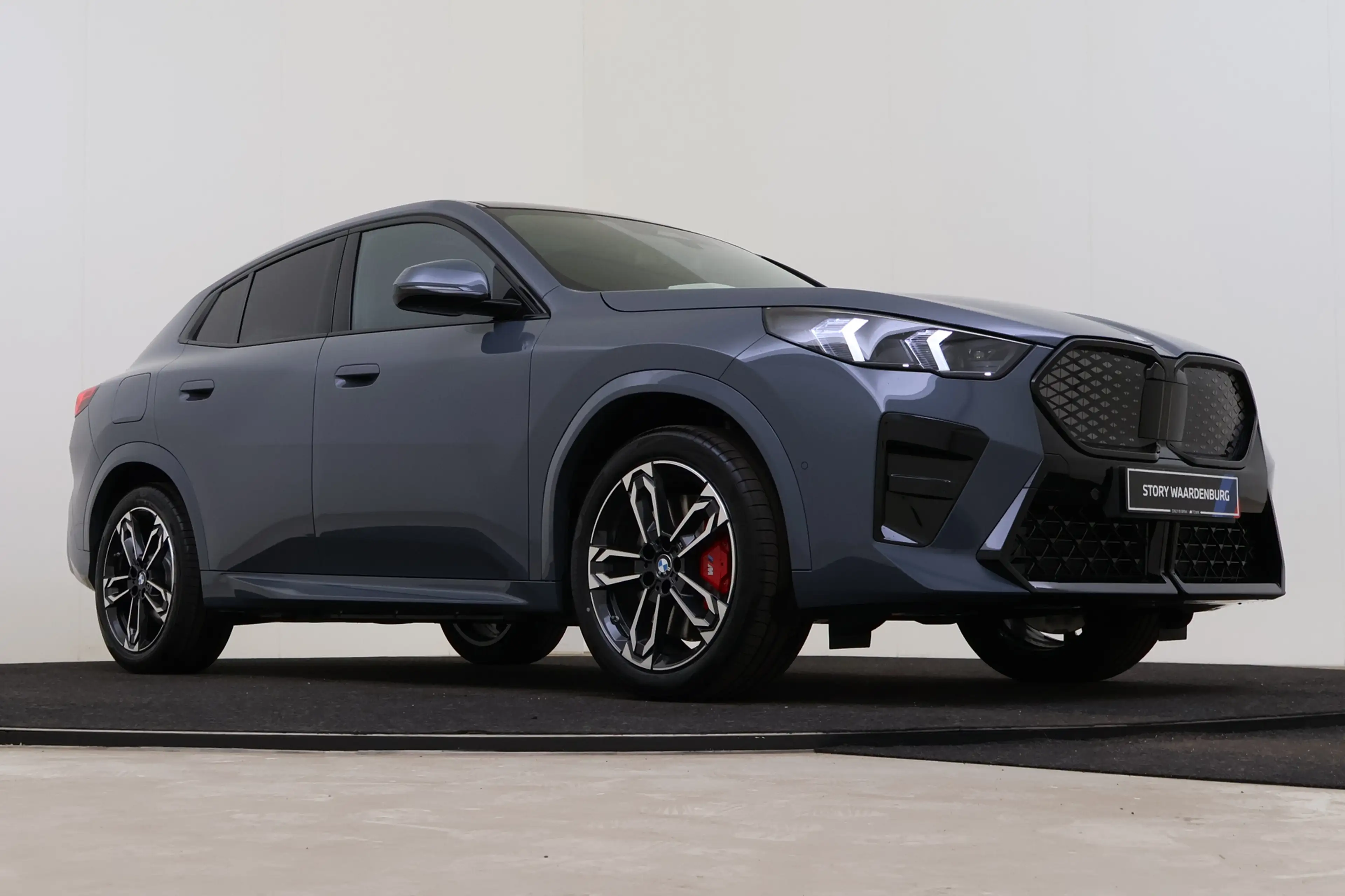 BMW iX2 eDrive20 M Sport / Panoramadak / Trekhaak / Sports — photo 10