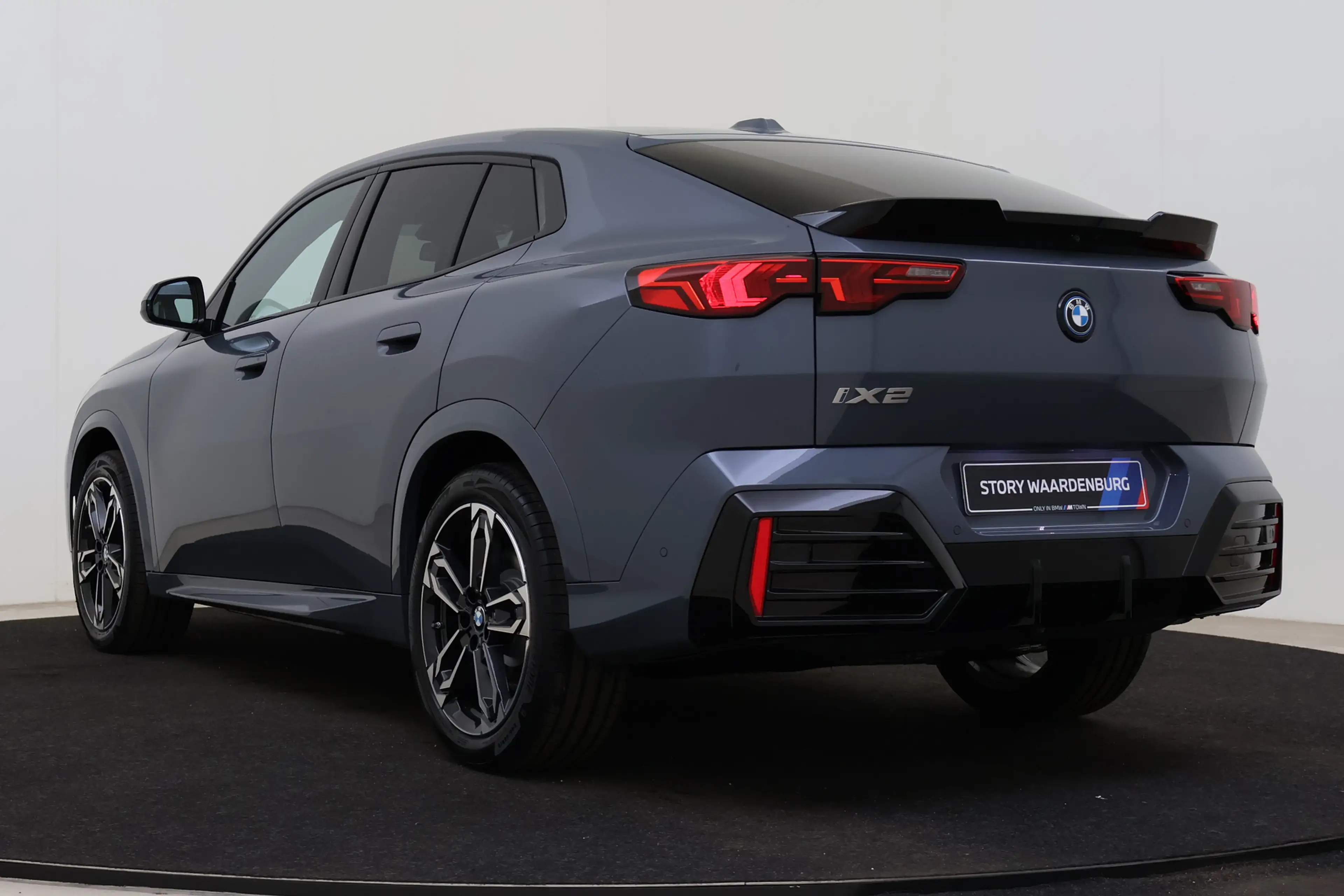 BMW iX2 eDrive20 M Sport / Panoramadak / Trekhaak / Sports — photo 15