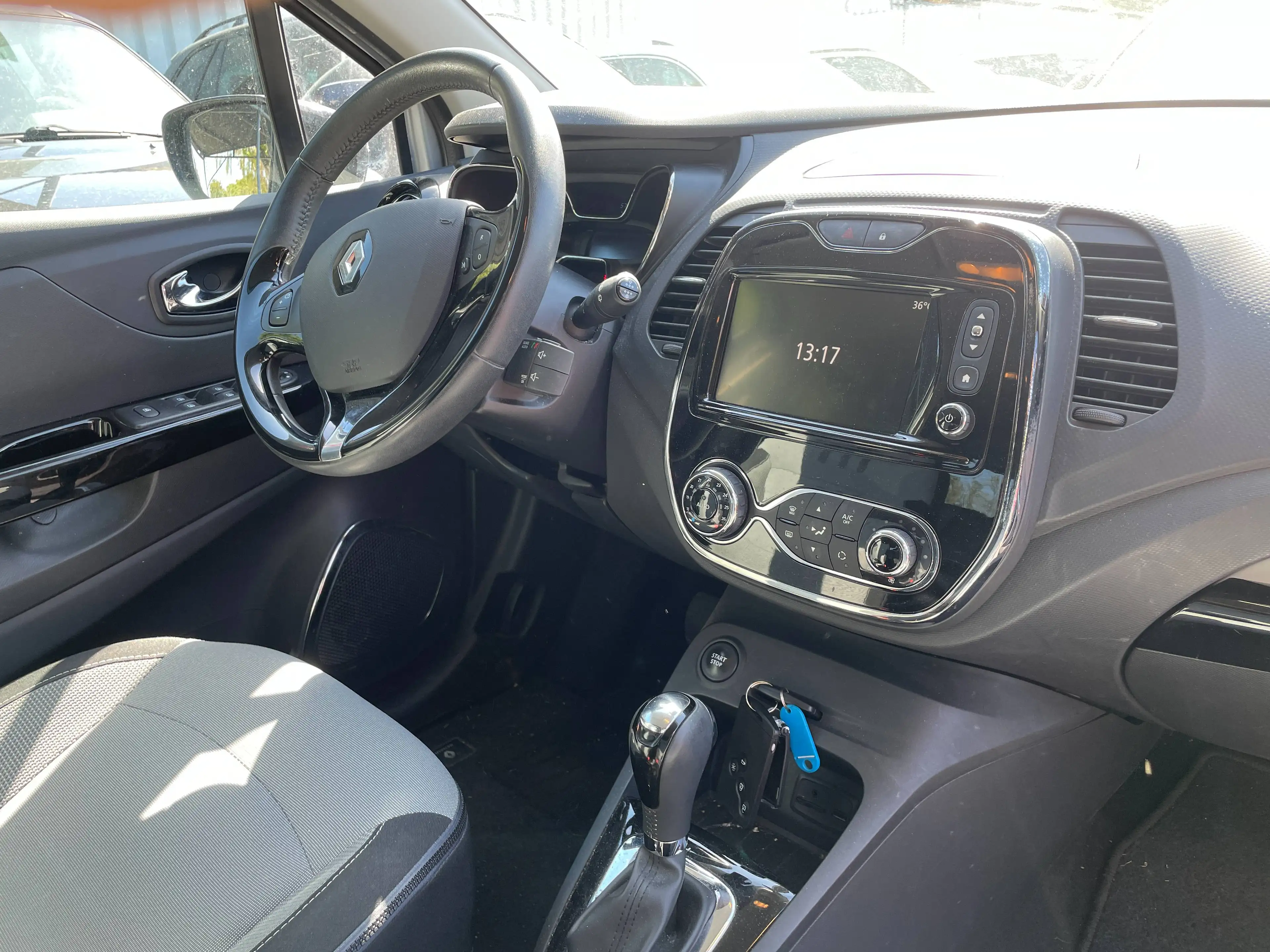 Renault Captur Luxe — photo 6