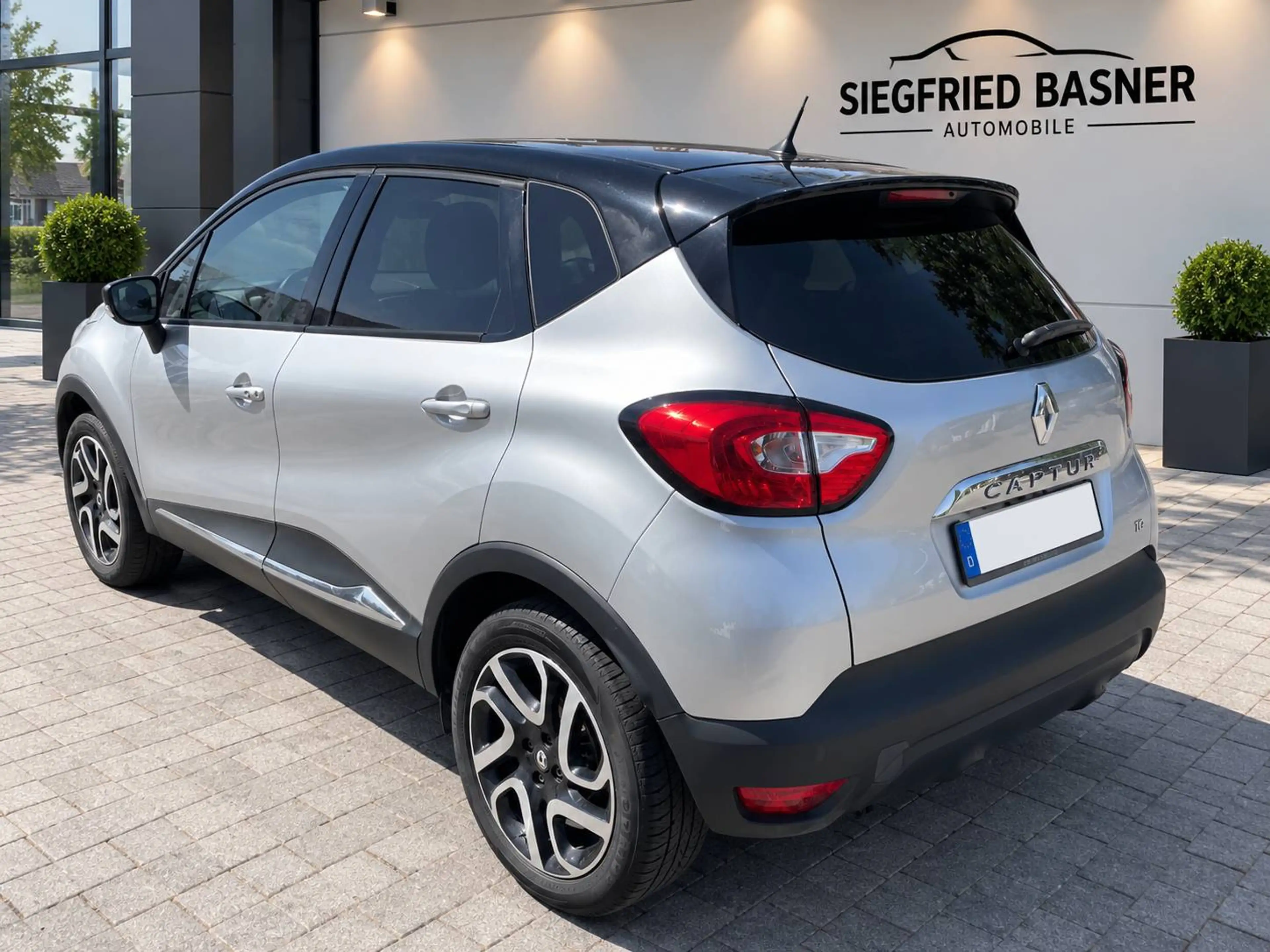 Renault Captur Luxe — photo 3