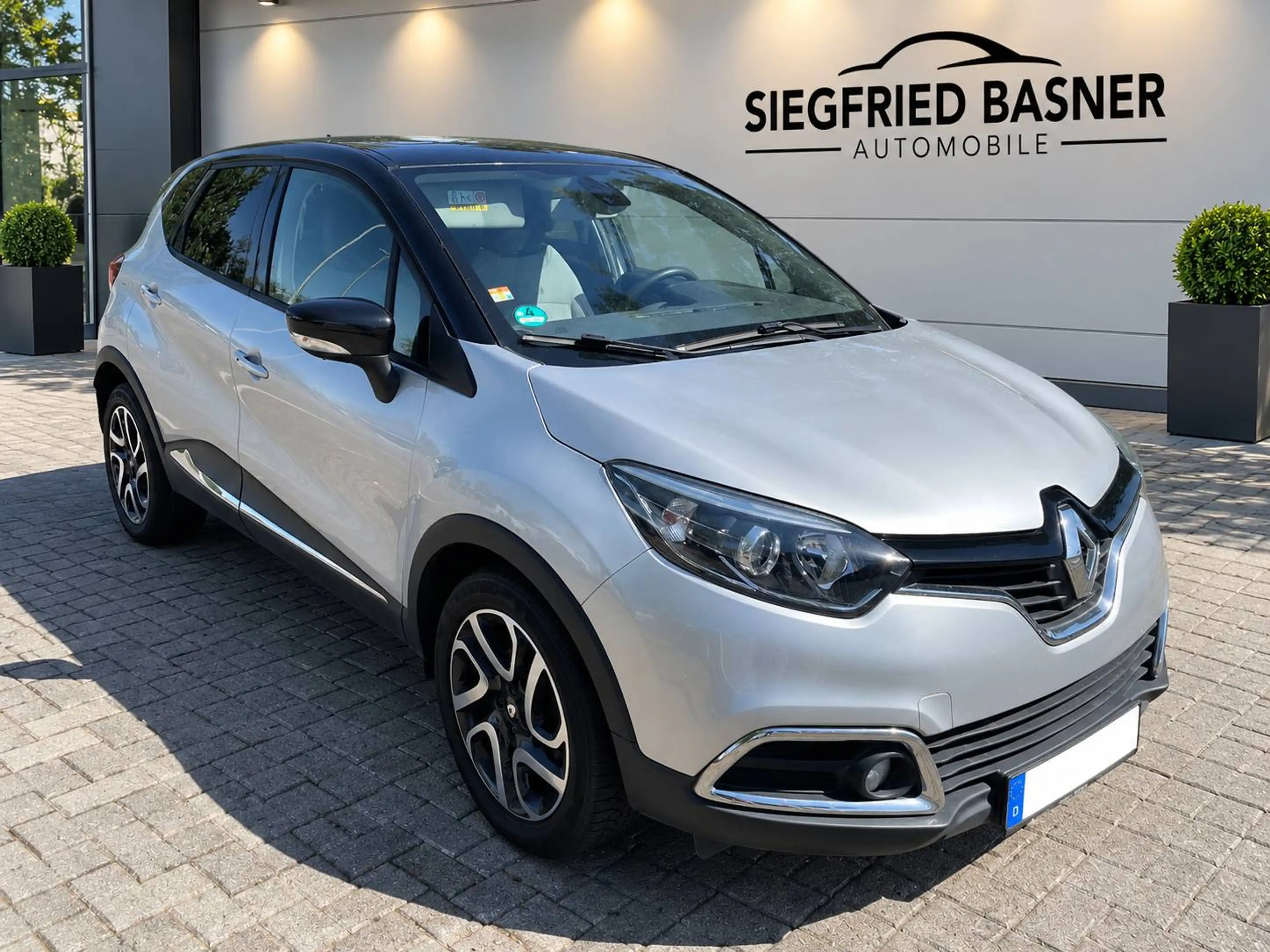 Renault Captur Luxe — photo 2