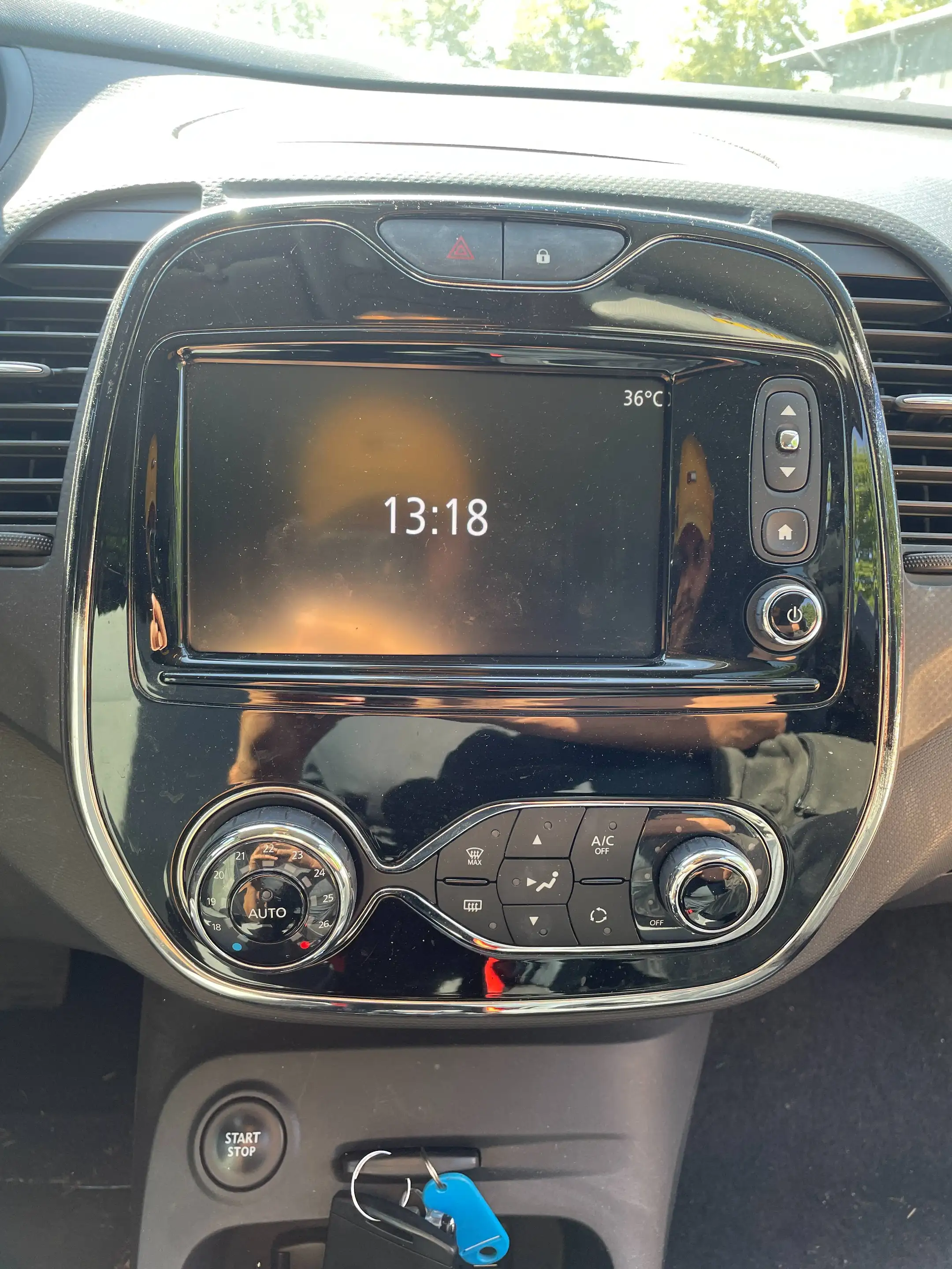 Renault Captur Luxe — photo 10