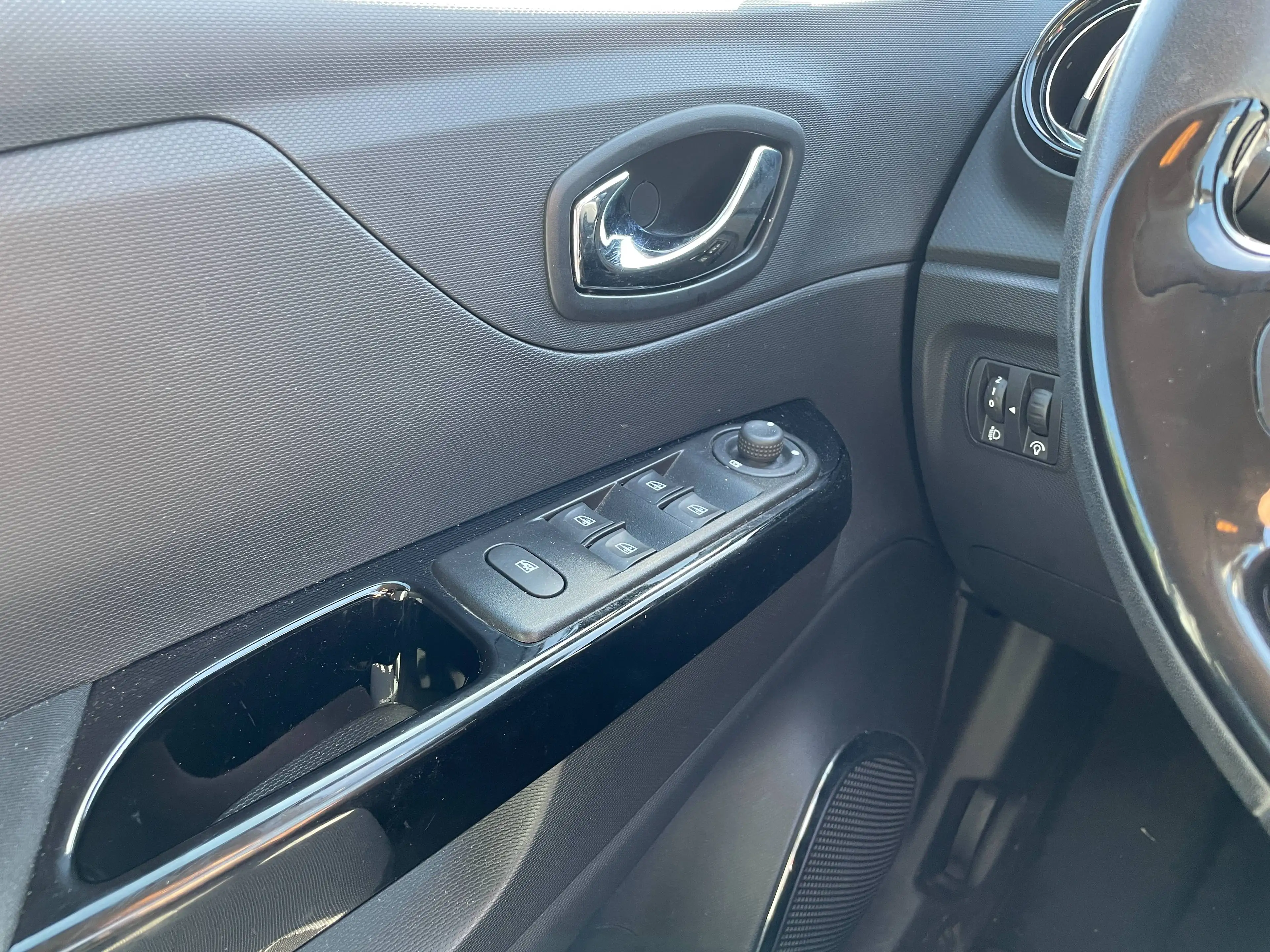Renault Captur Luxe — photo 8