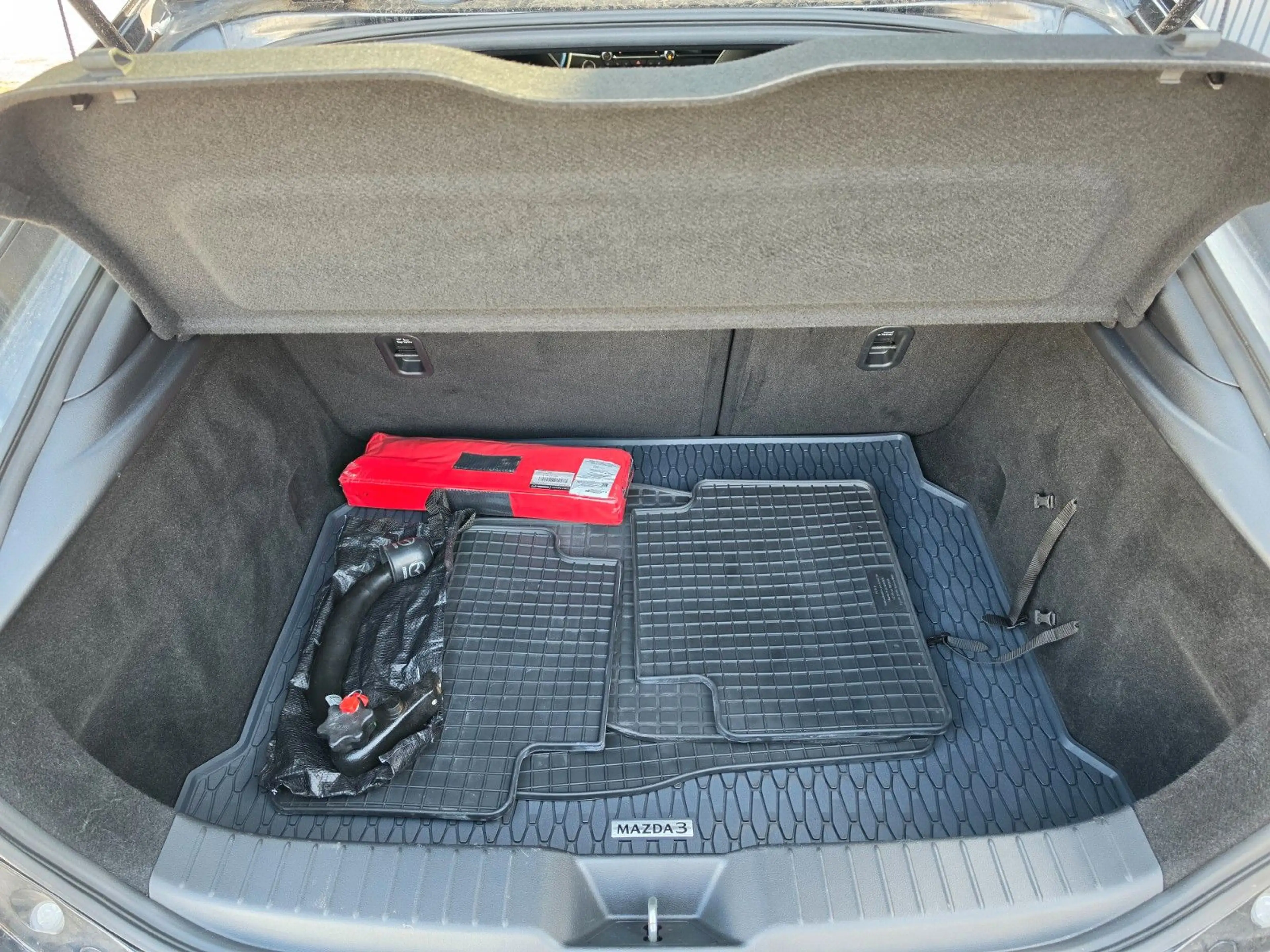 Mazda 3 Lim. 5-trg. Selection Navi AHK BOSE LED — photo 29