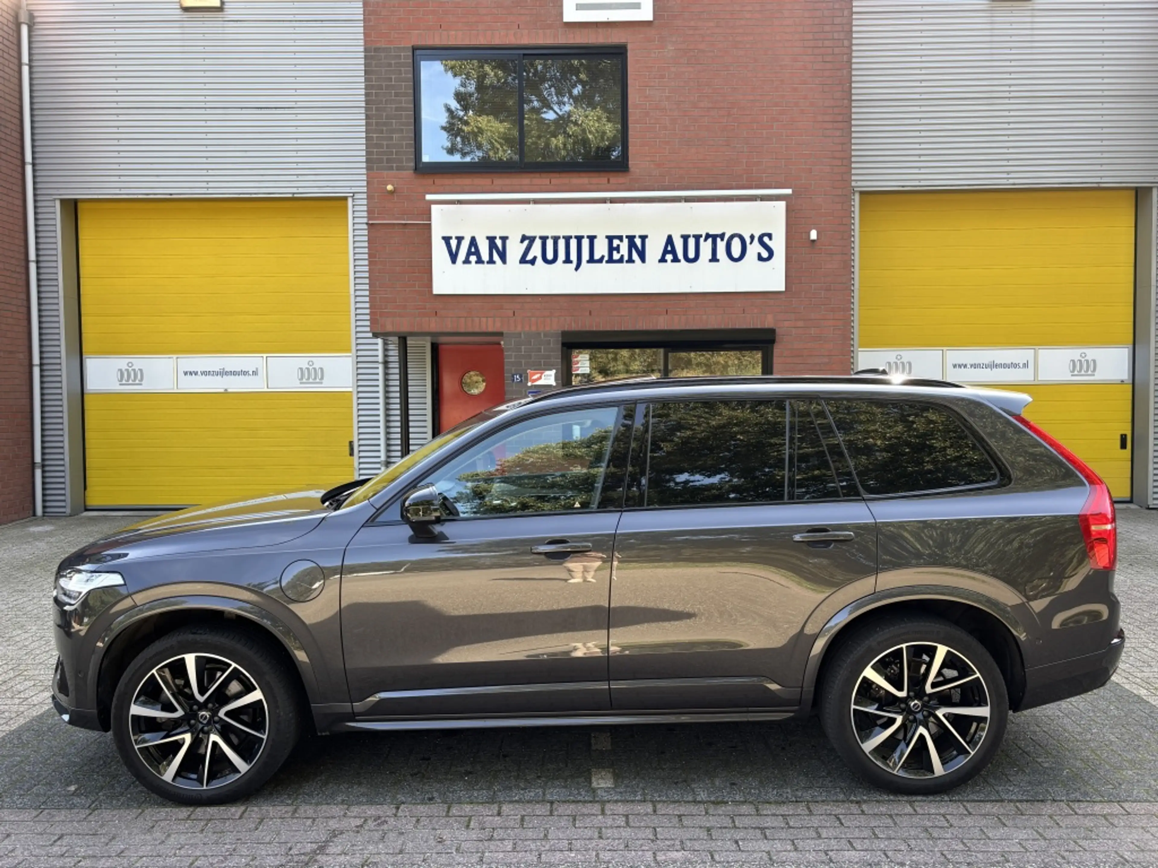 Volvo XC90 2.0 T8 AWD Ultimate Dark Pano Trekhaak Head-Up 21" — photo 3