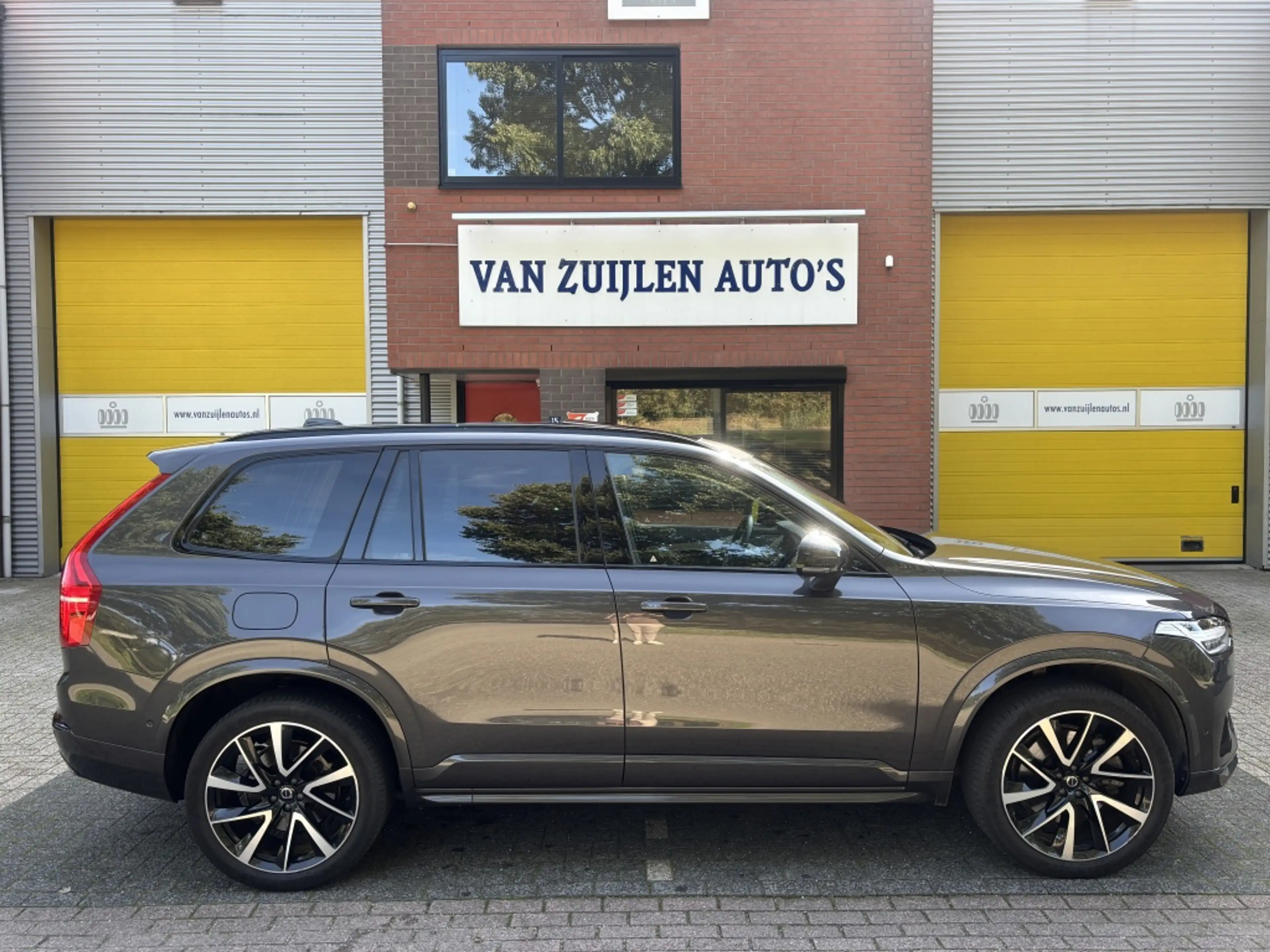 Volvo XC90 2.0 T8 AWD Ultimate Dark Pano Trekhaak Head-Up 21" — photo 4