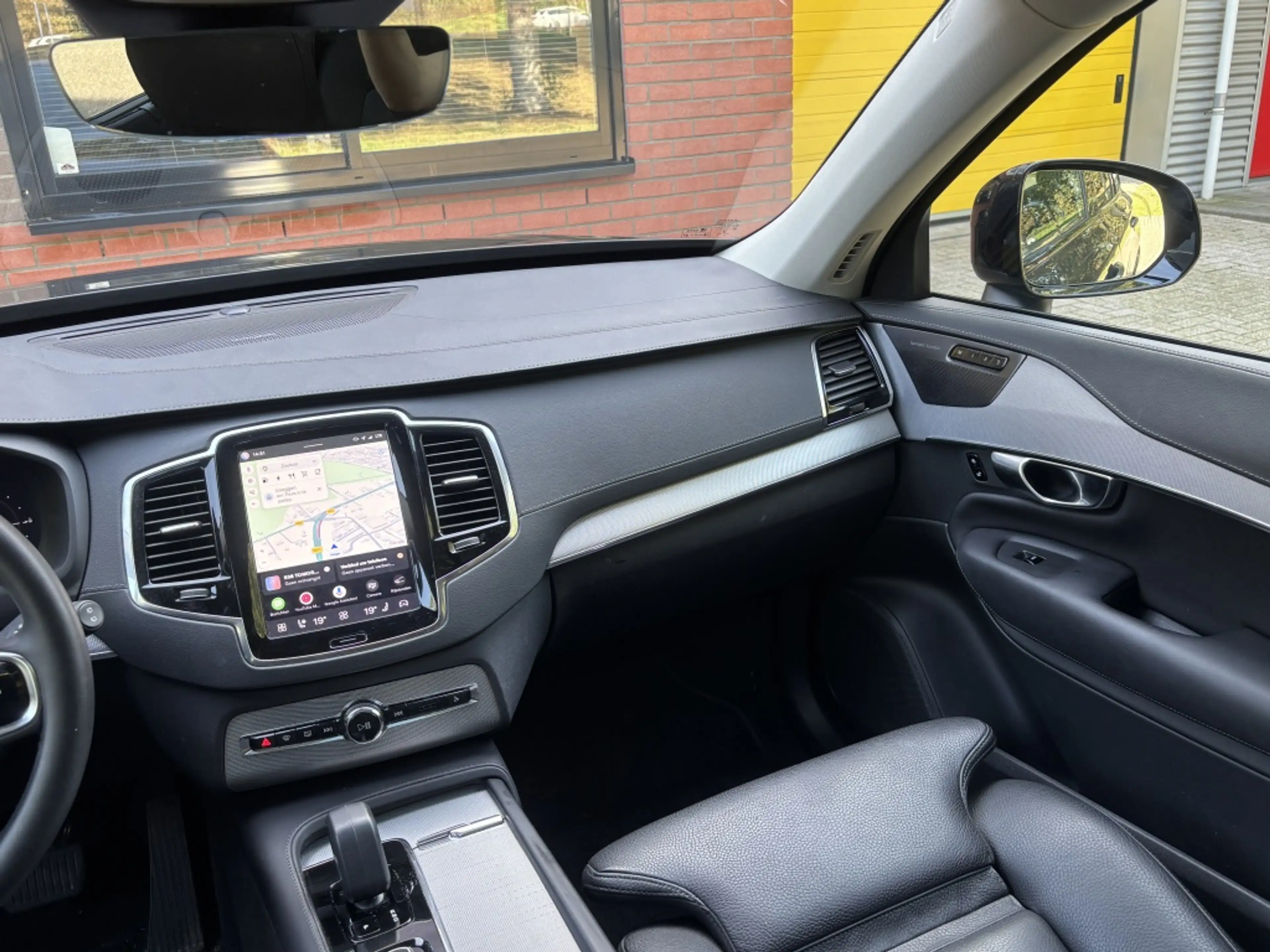 Volvo XC90 2.0 T8 AWD Ultimate Dark Pano Trekhaak Head-Up 21" — photo 16