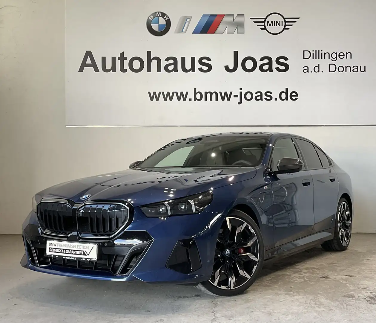 BMW 550 e xDrive Limousine M Sportpaket AHK Blau - 1