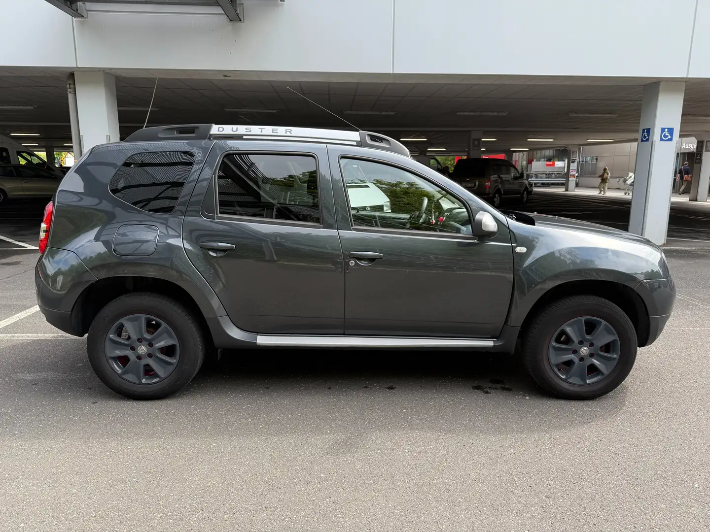 Dacia Duster Duster LPG SCe 115 4x2 LPG Laureate Grau - 2