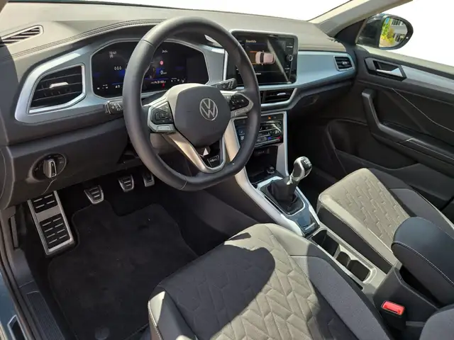 Volkswagen T-Roc view 4