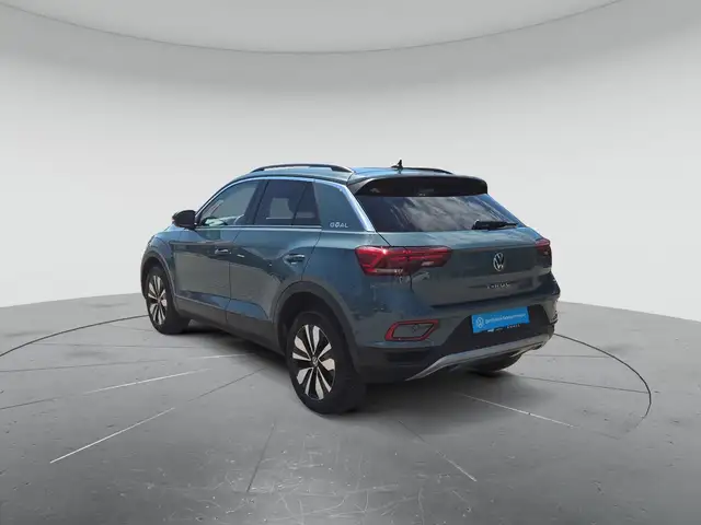 Volkswagen T-Roc view 3