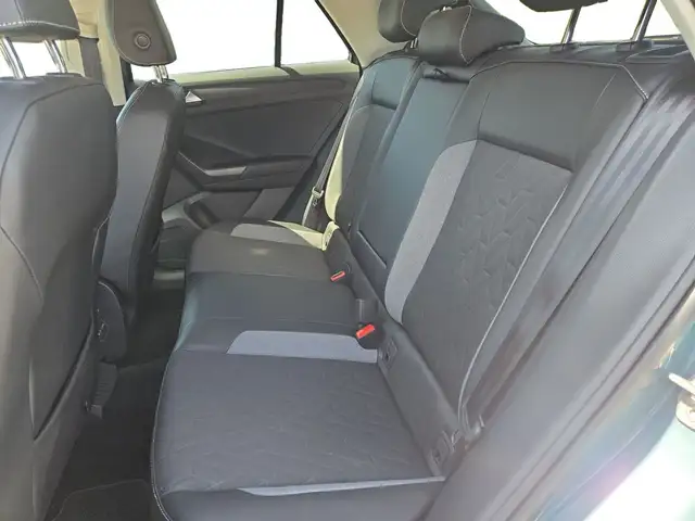 Volkswagen T-Roc view 10