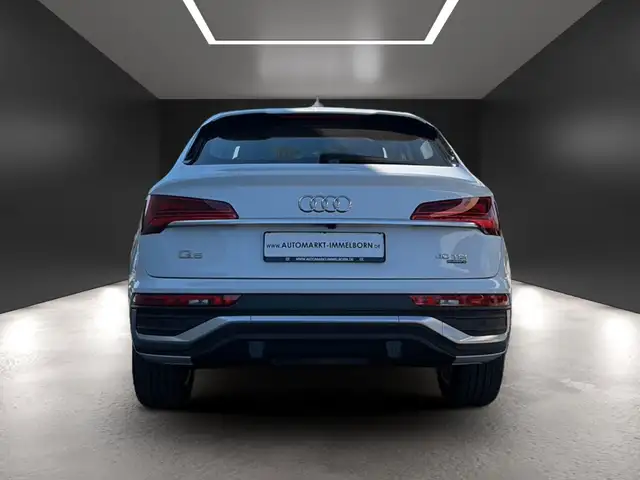Audi Q5 view 10