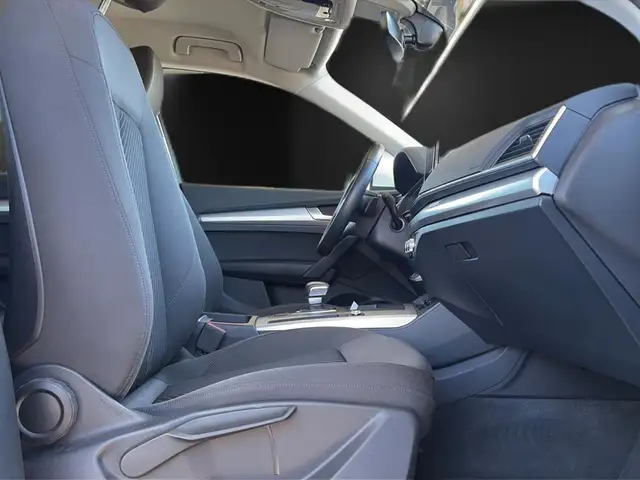 Audi Q5 view 14