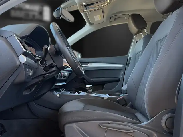Audi Q5 view 13