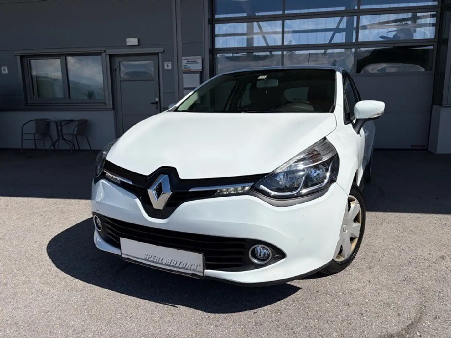 Renault Clio 1,2 16V 5-Türig Weiß - 1