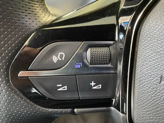 Peugeot 208 view 12