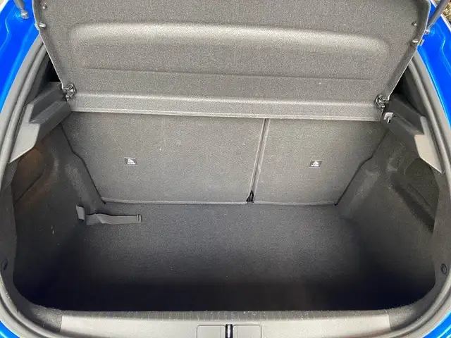 Peugeot 208 view 9