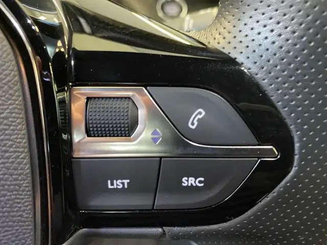 Peugeot 208 view 13