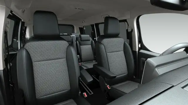 Opel Zafira Edition 2.2 Diesel 8-Gang Automatikgetriebe 132... Ansicht 7