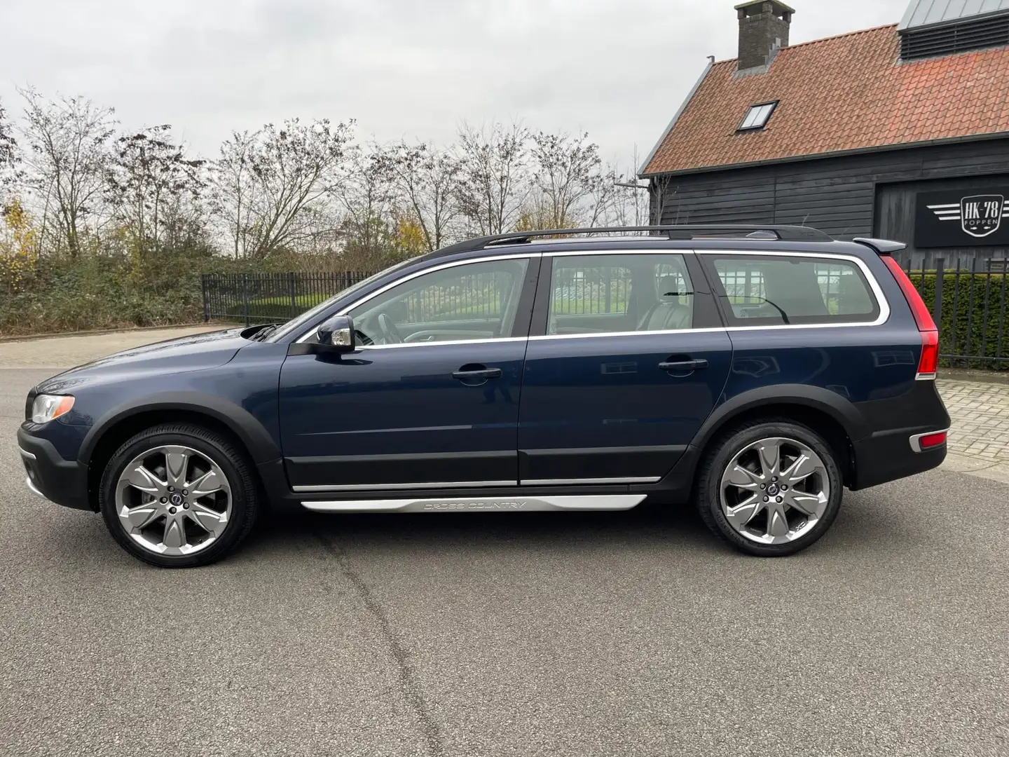 Volvo XC70 2.0 T5 245PK FWD Nordic+ CAMERA NAVIGATIE SCHUIFDA Blauw - 2