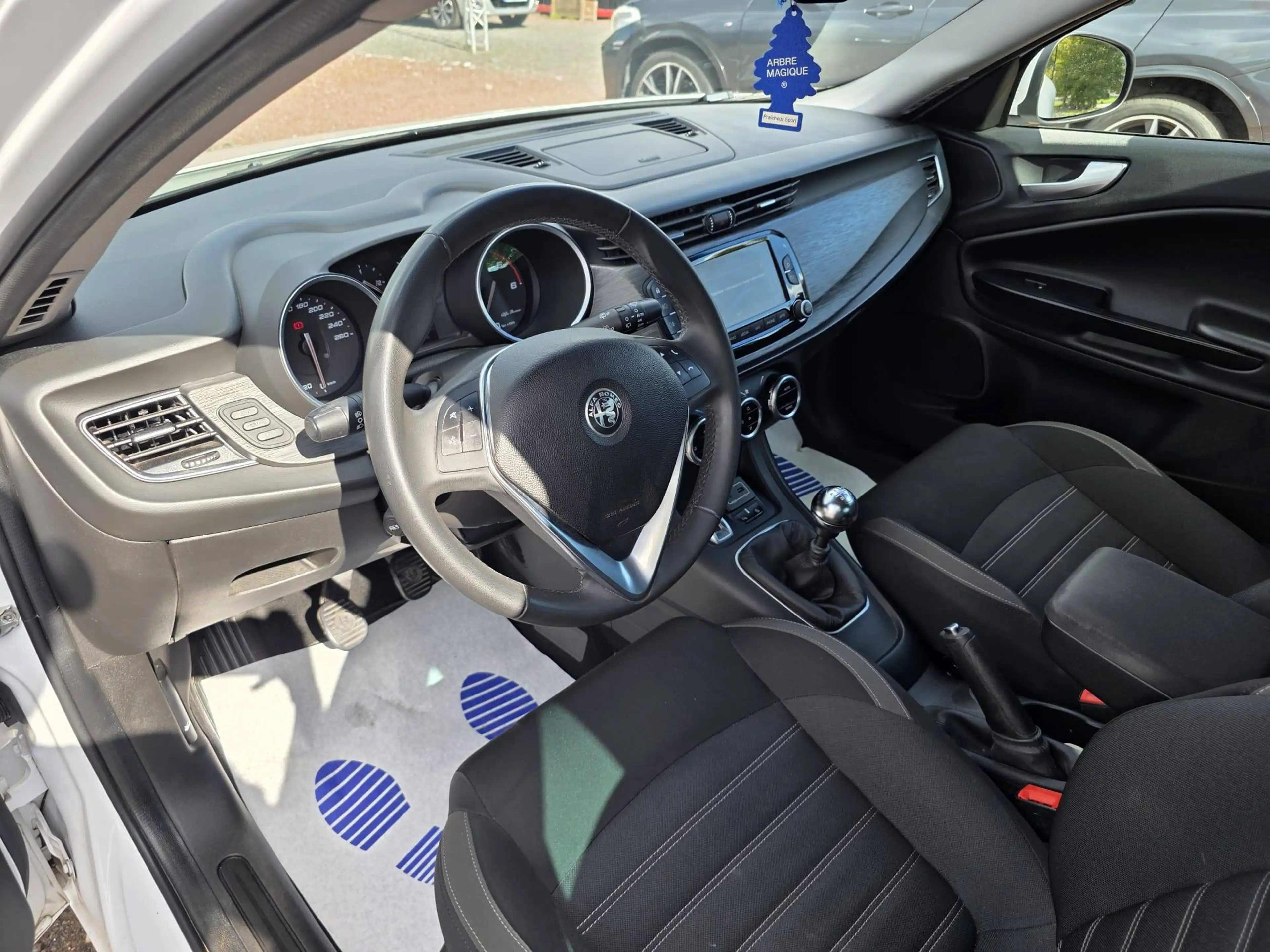 Alfa Romeo Giulietta 1.6 JTDm *1ER PROPRIETAIRE*GARANTIE 1 AN — photo 9