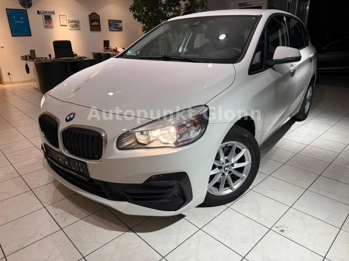 BMW 216 d Active Tourer Advantage|PDC|Navi|Ambiente Weiß - 1