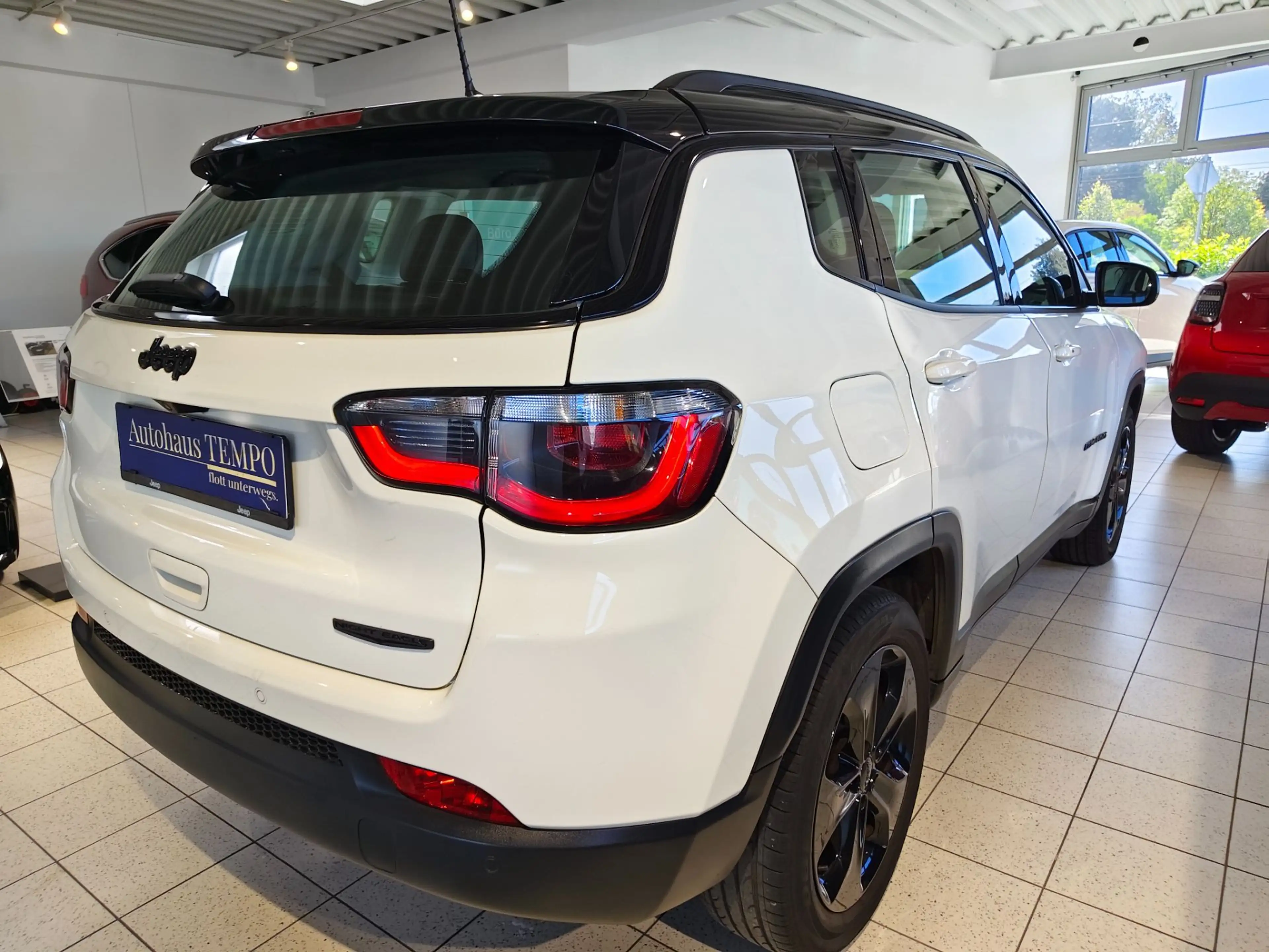Jeep Compass 1,4 MultiAir2 FWD Night Eagle --WENIG KILOMETER-- — photo 7