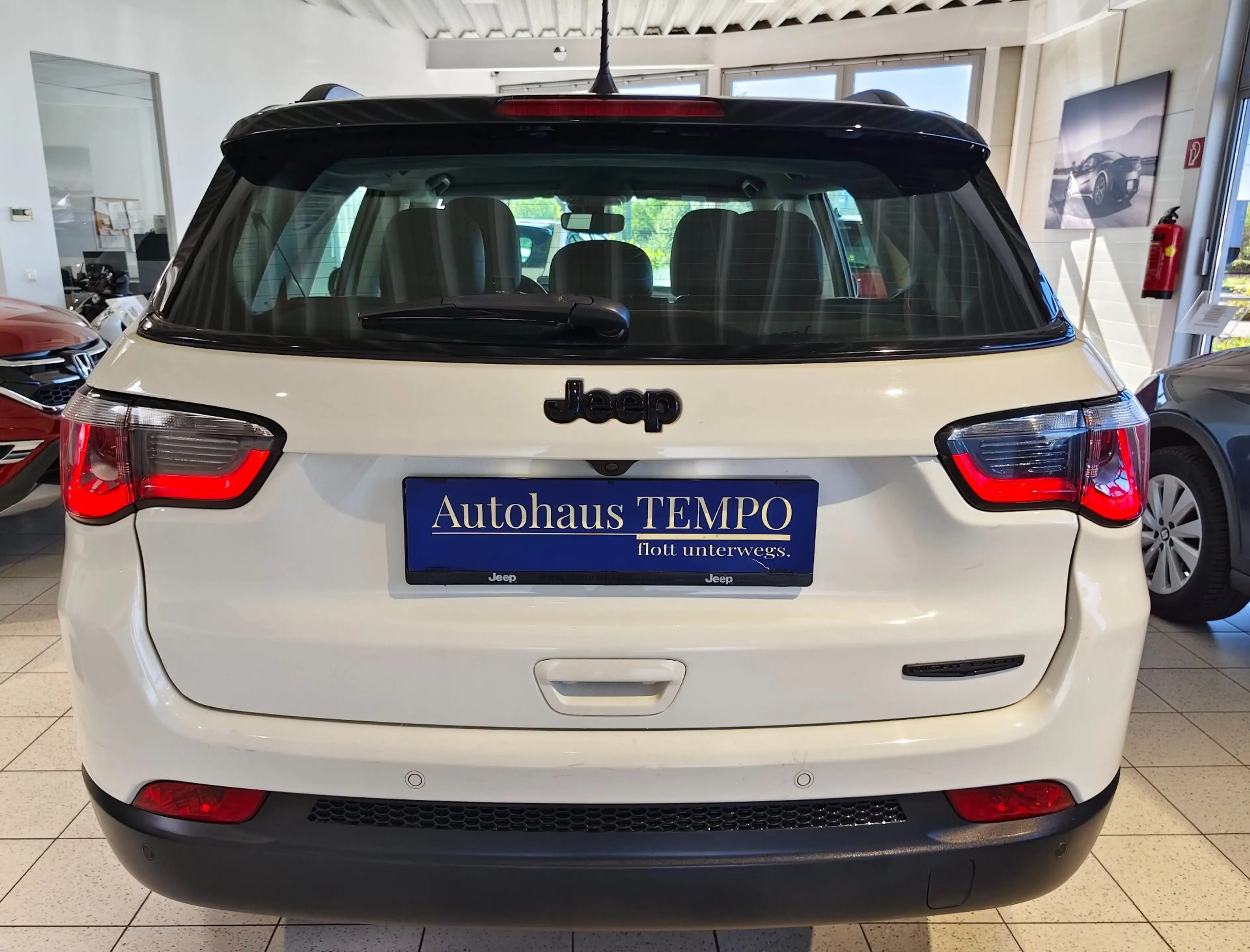 Jeep Compass 1,4 MultiAir2 FWD Night Eagle --WENIG KILOMETER-- — photo 6