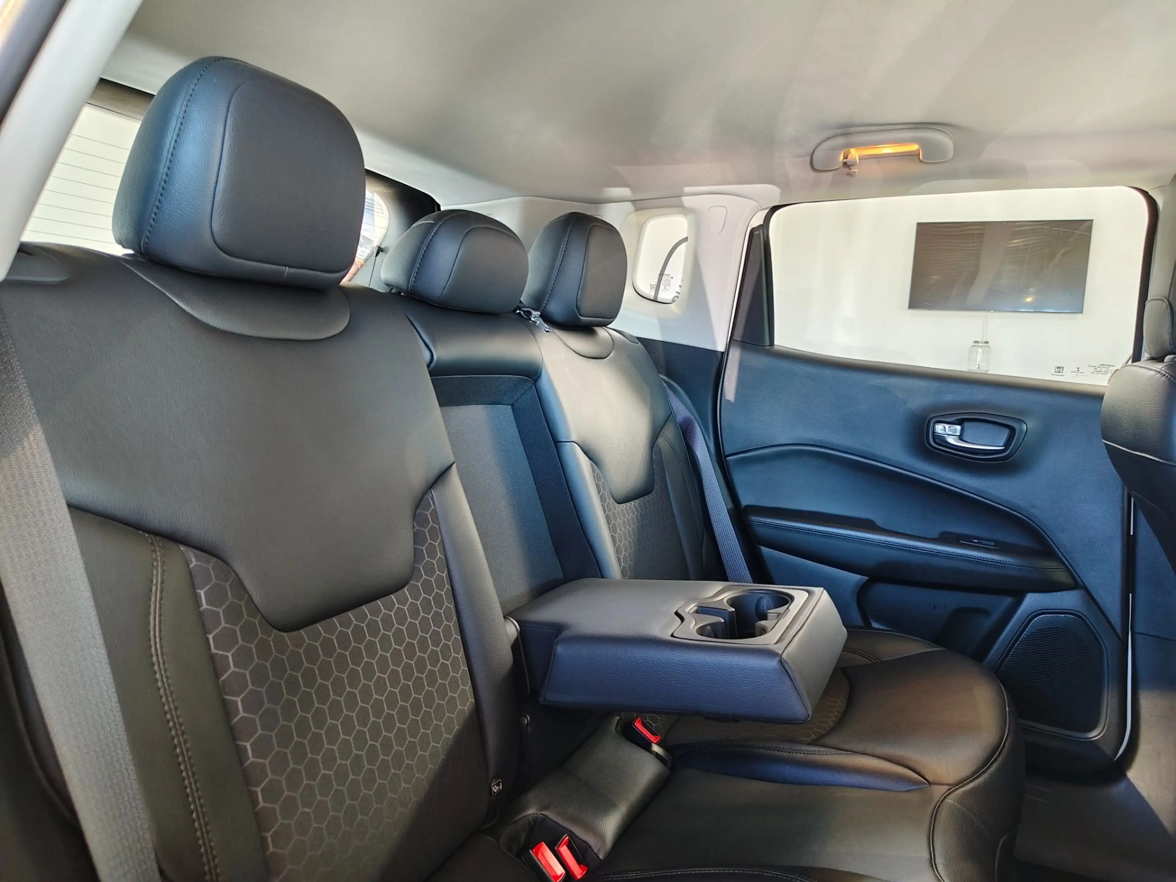 Jeep Compass 1,4 MultiAir2 FWD Night Eagle --WENIG KILOMETER-- — photo 13