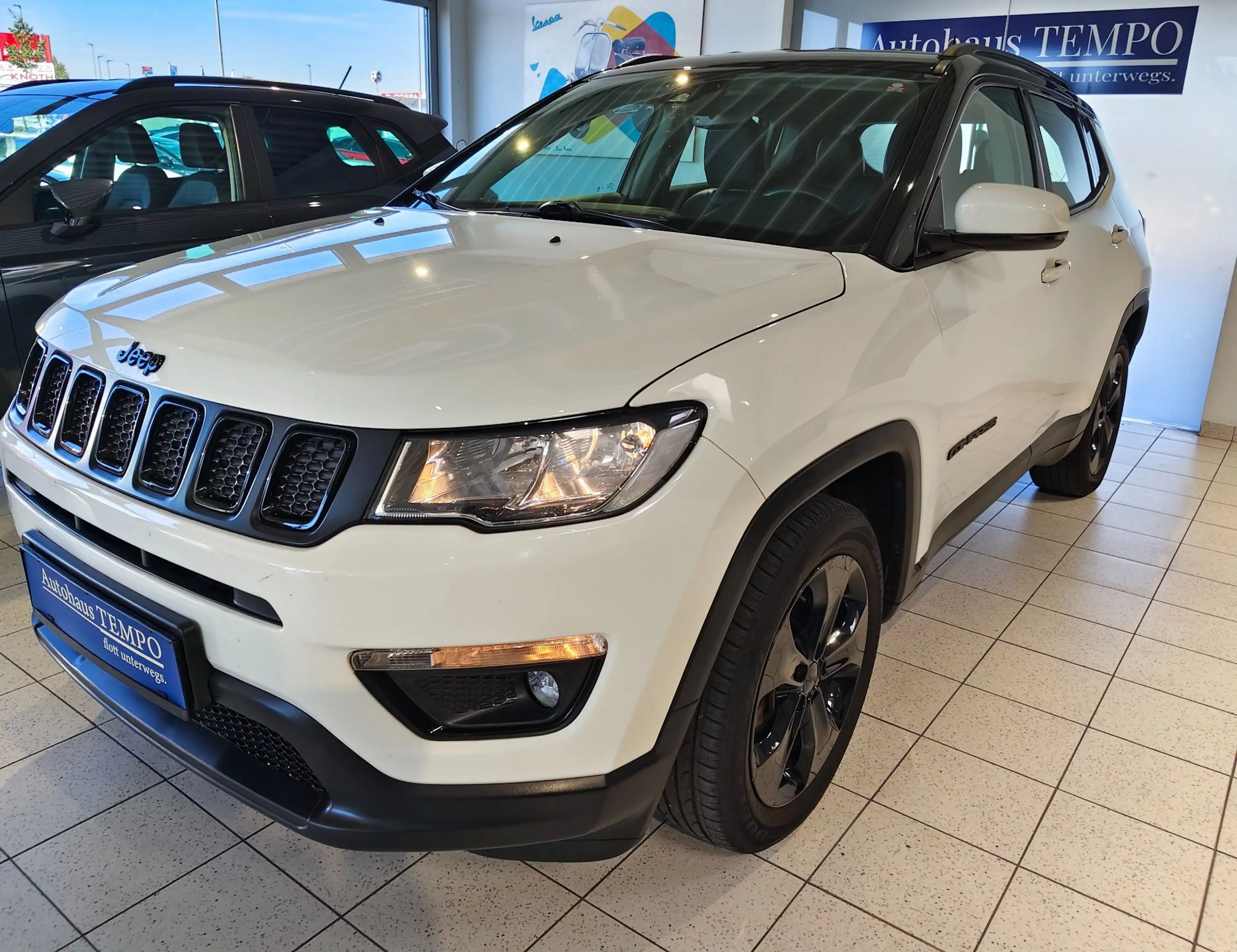 Jeep Compass 1,4 MultiAir2 FWD Night Eagle --WENIG KILOMETER-- — photo 2