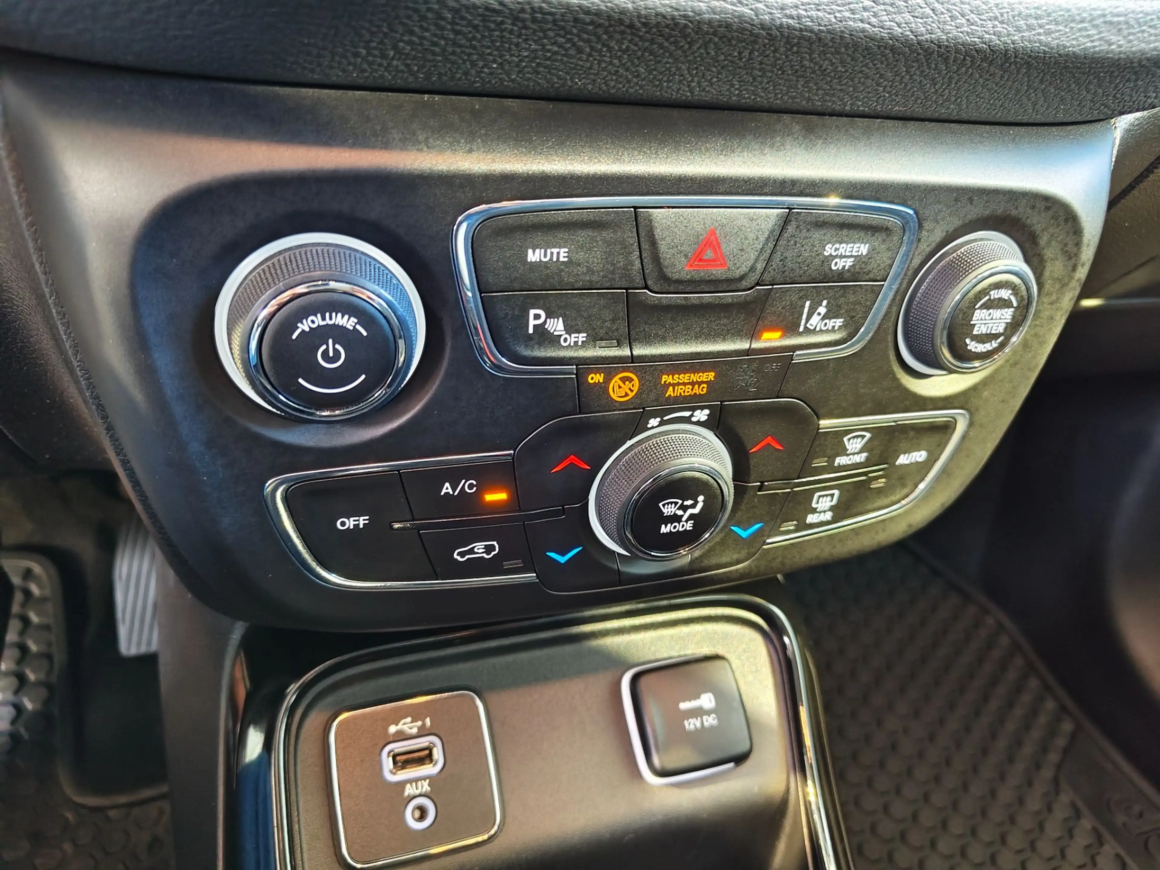 Jeep Compass 1,4 MultiAir2 FWD Night Eagle --WENIG KILOMETER-- — photo 10