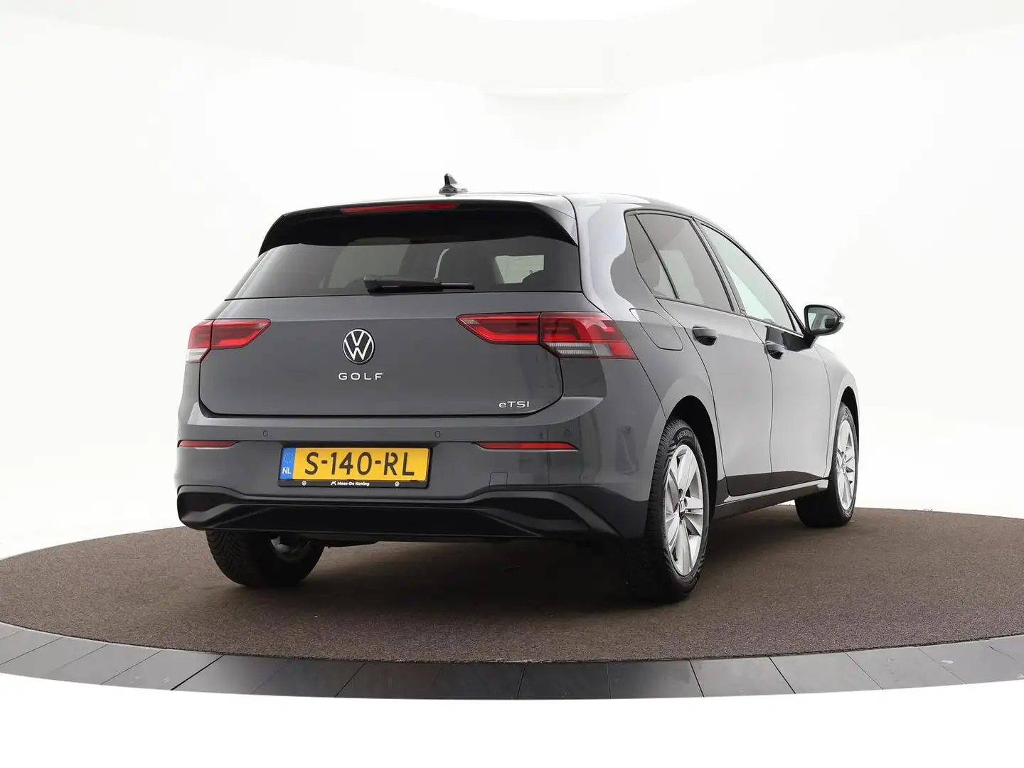 Volkswagen Golf 1.0 eTsi 110pk DSG Life · Apple/Android Car Play · Grijs - 2