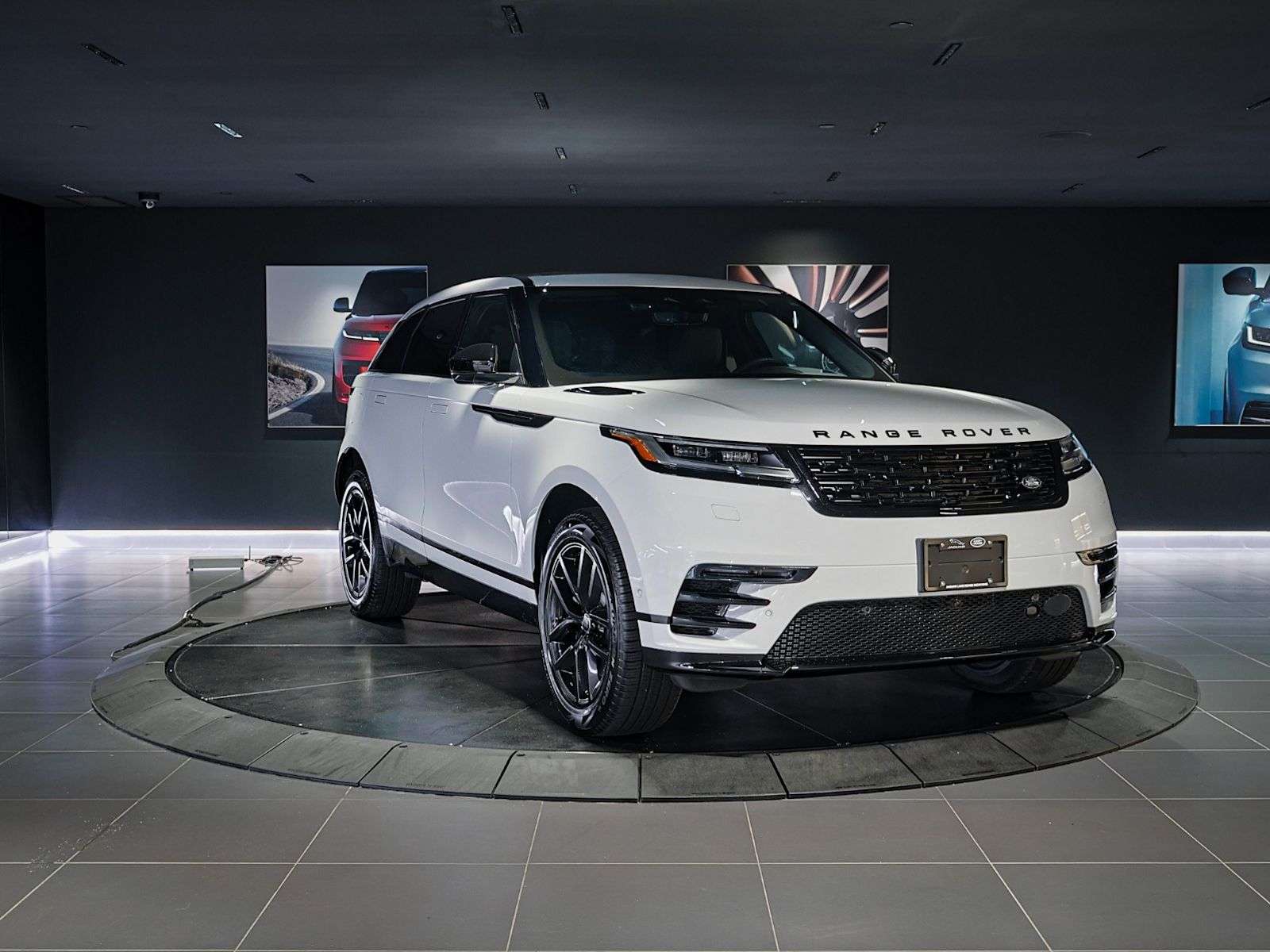 2026 Land Rover Range Rover Velar w/ Heads Up | AC Seats | 20in Wheels | Cold Climate Pkg | Tech Pkg — снимка 3