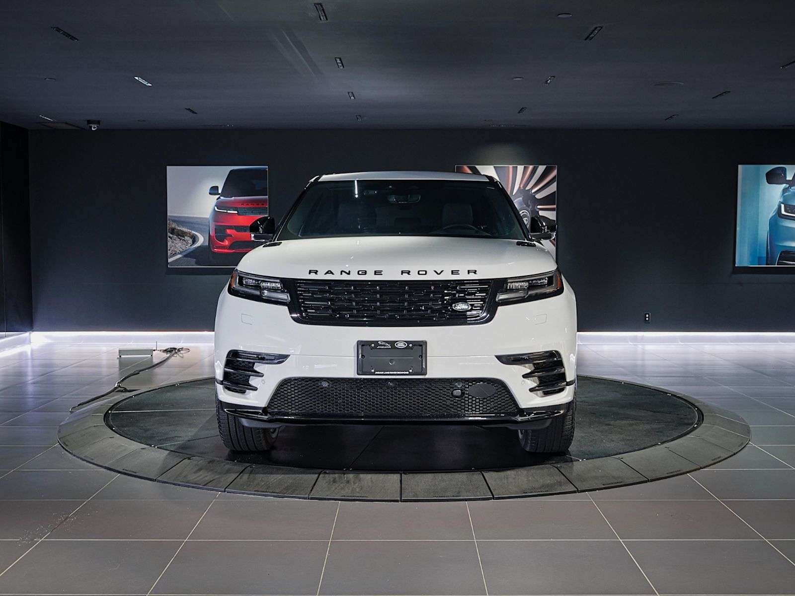 2026 Land Rover Range Rover Velar w/ Heads Up | AC Seats | 20in Wheels | Cold Climate Pkg | Tech Pkg — снимка 2