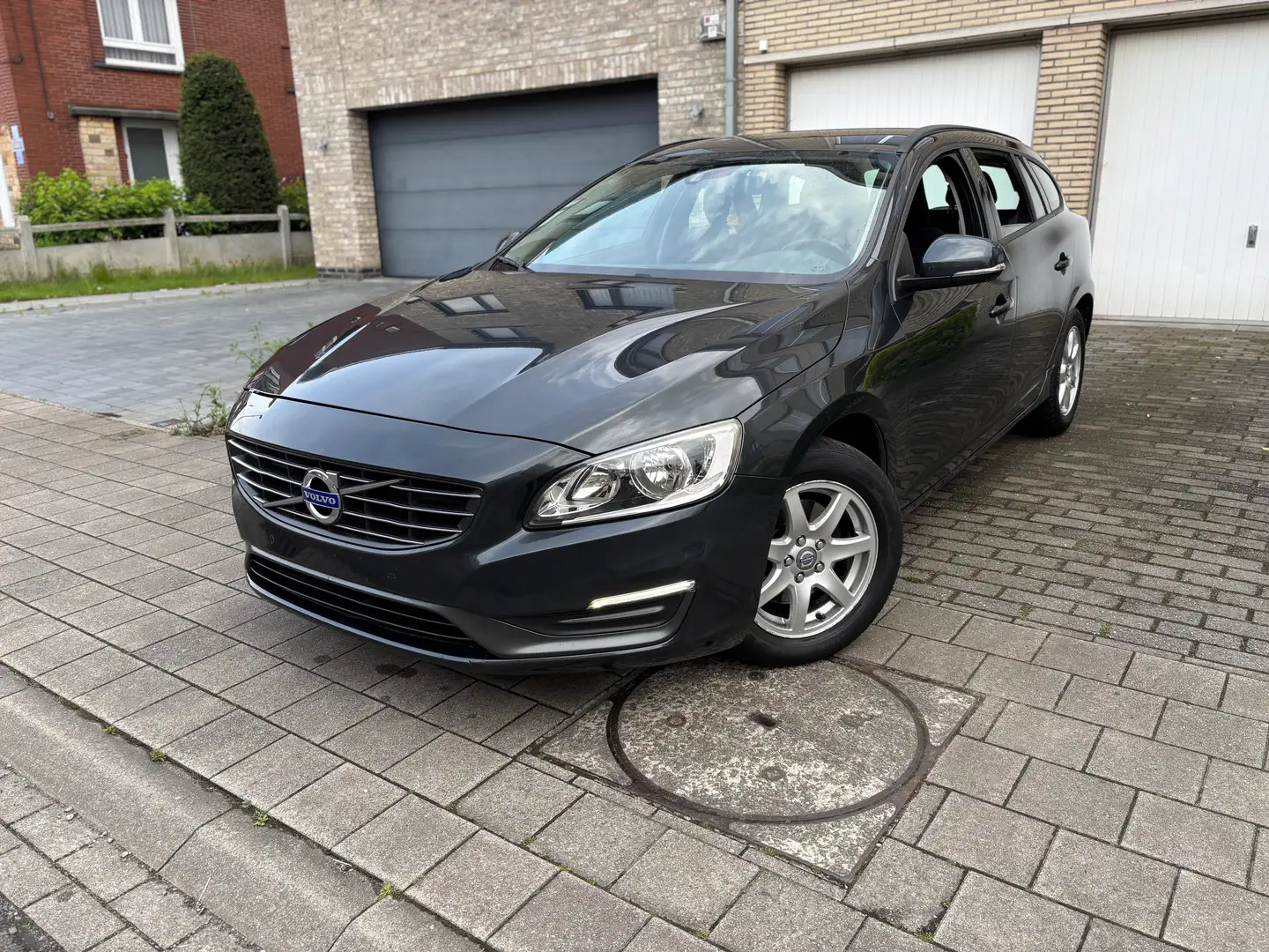 Volvo V60 V60 D2 Modele 2014 Gris - 1