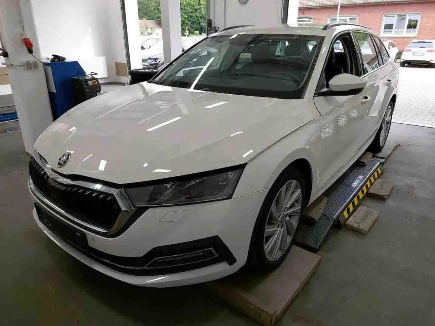 Skoda Octavia Combi 2.0 TDI DSG STYLE *CANTON *MATRIX *ACC *RKA Weiß - 2