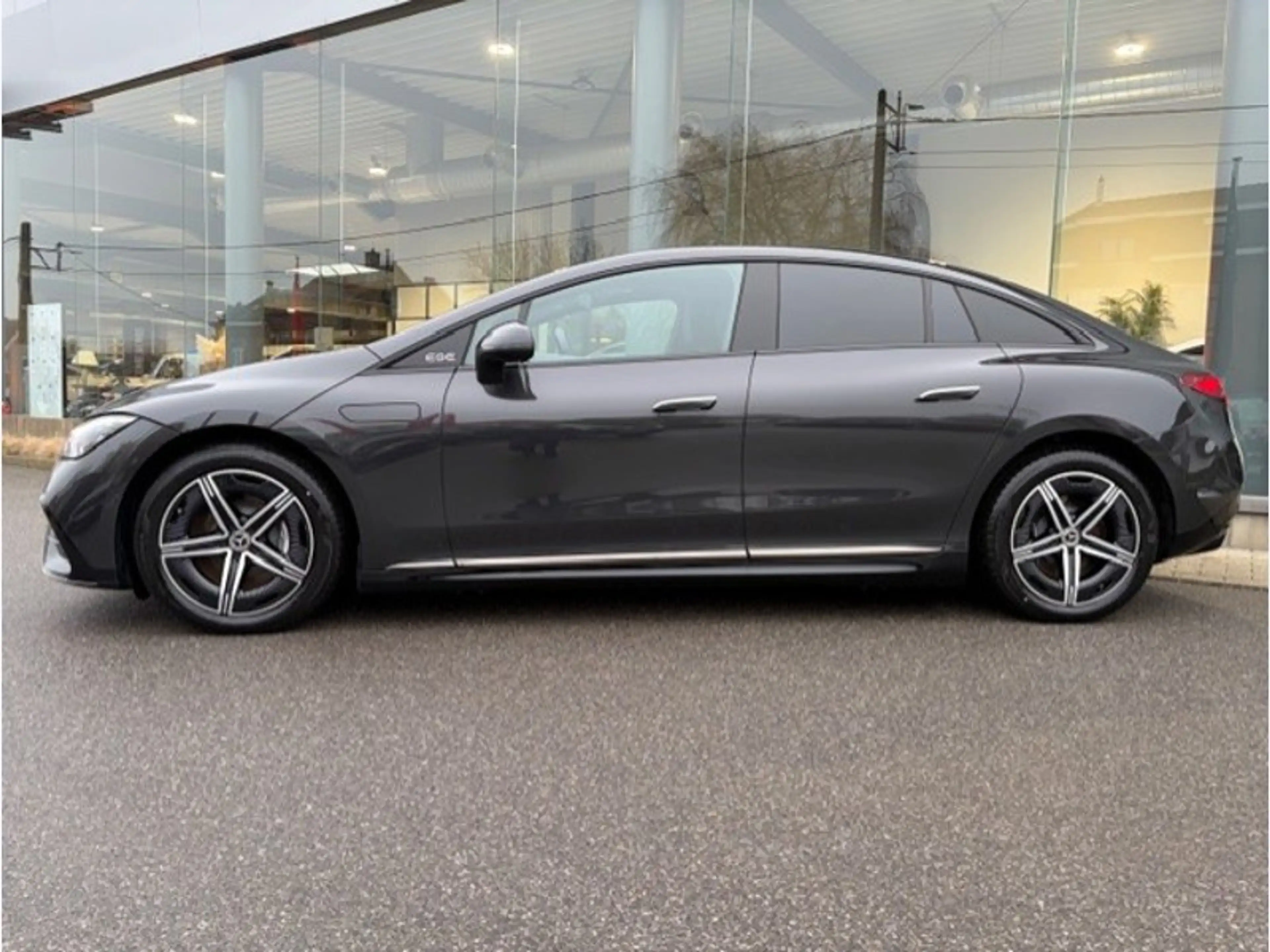 Mercedes-Benz EQE 300 Berline AMG Pack Night — photo 7