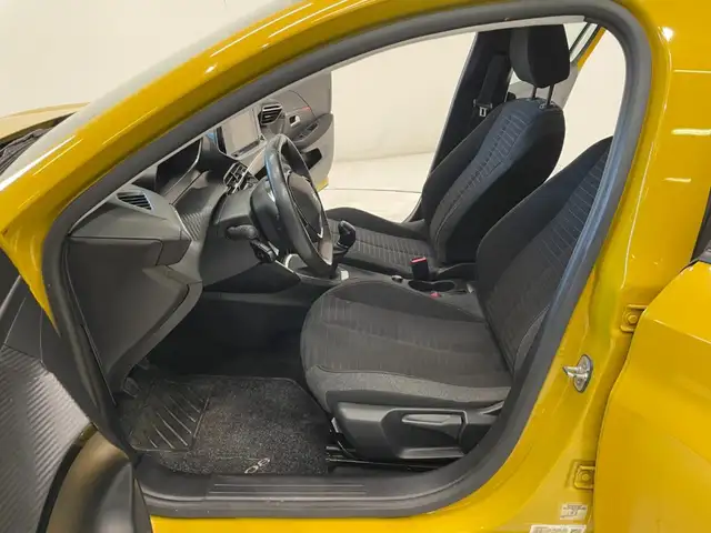 Peugeot 208 view 6