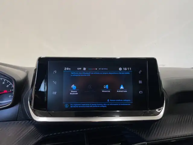 Peugeot 208 view 12