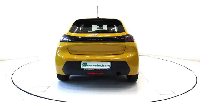 Peugeot 208 view 4