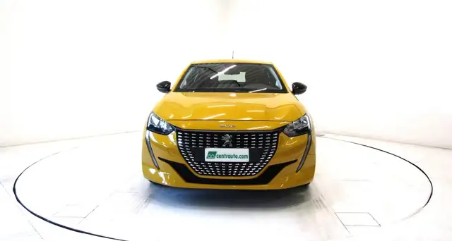 Peugeot 208 view 2