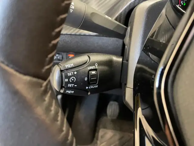 Peugeot 208 view 14