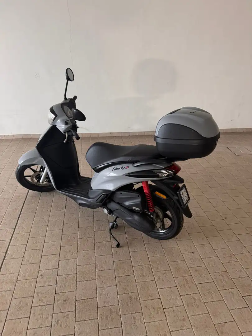 Piaggio Liberty 50 Modello Liberty 50 s completo di bauletto. - 1