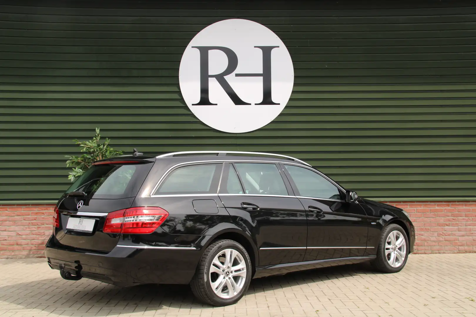Mercedes-Benz E 200 Estate Automaat Avantgarde - Youngtimer! Negro - 2