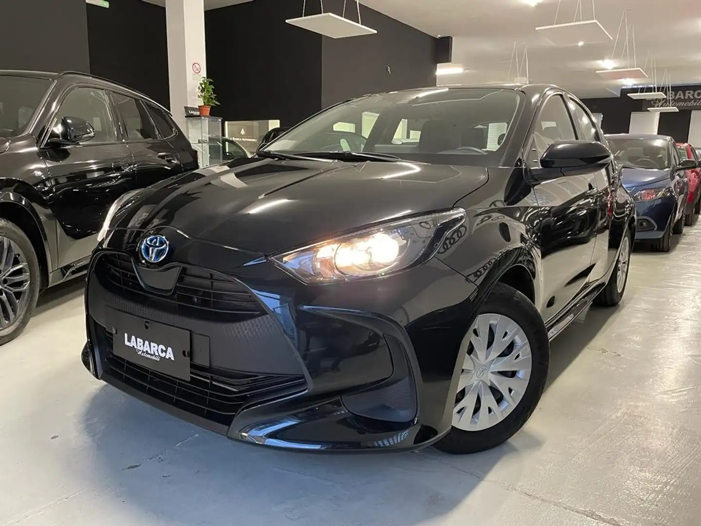 Toyota Yaris 1.5 Hybrid Active Nero - 1