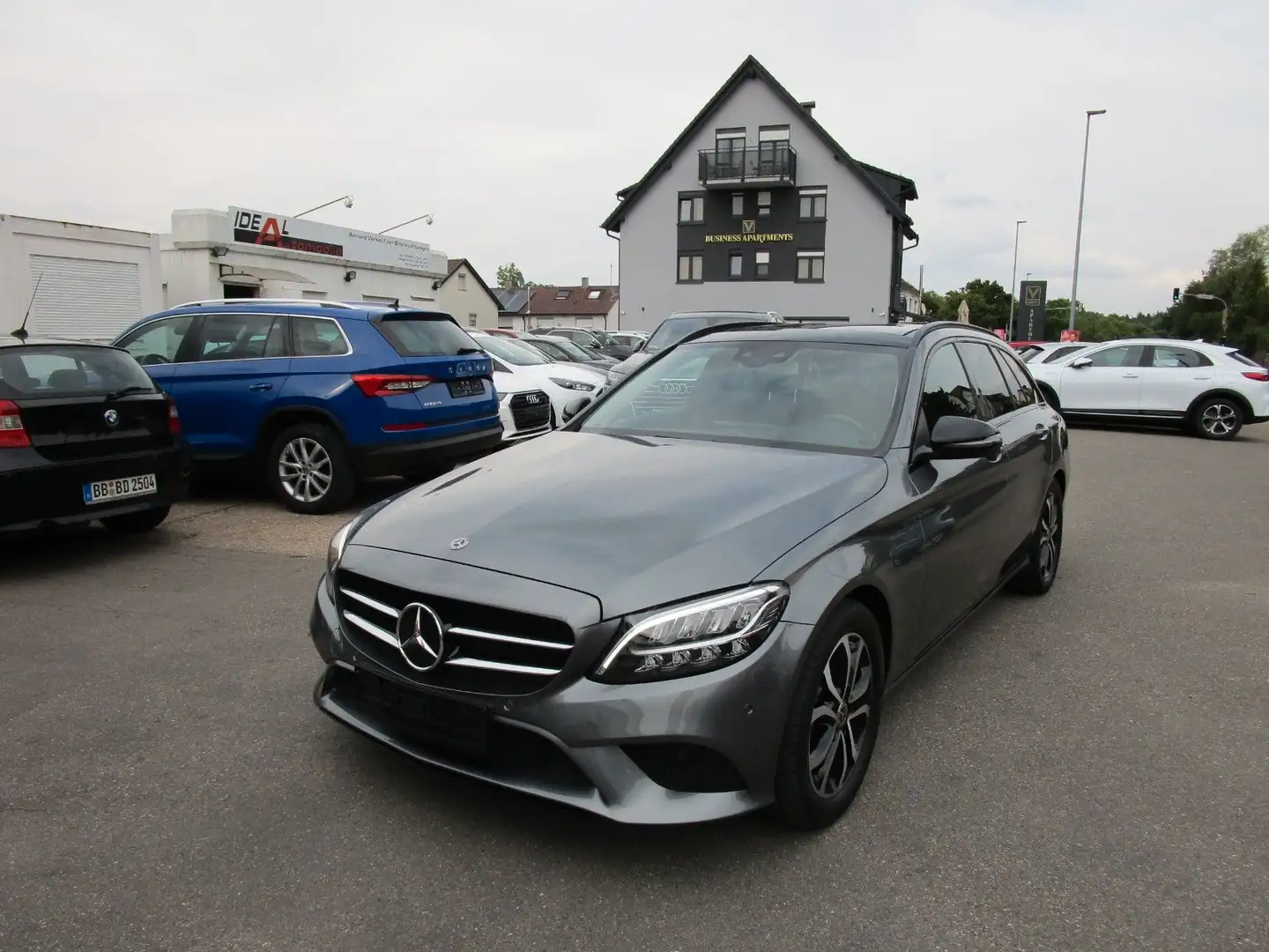 Mercedes-Benz C 200 T AVANTGARDE*NIGHT-PAKET*PANORAMA*AHK*STHZ Grau - 1