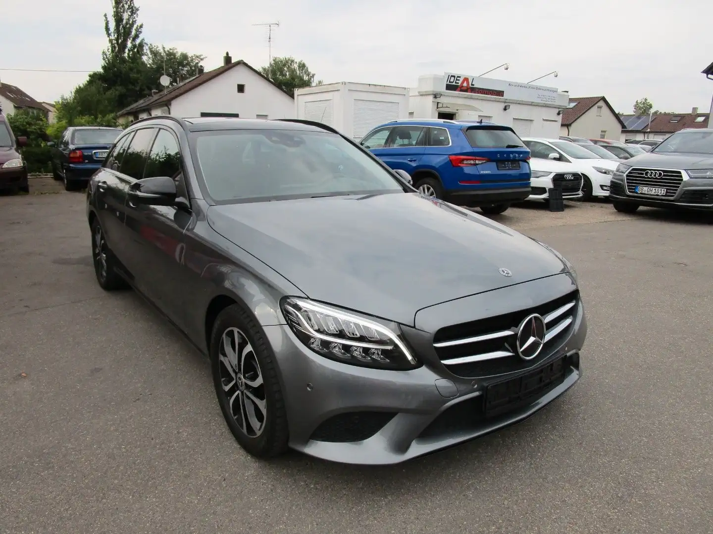 Mercedes-Benz C 200 T AVANTGARDE*NIGHT-PAKET*PANORAMA*AHK*STHZ Grau - 2