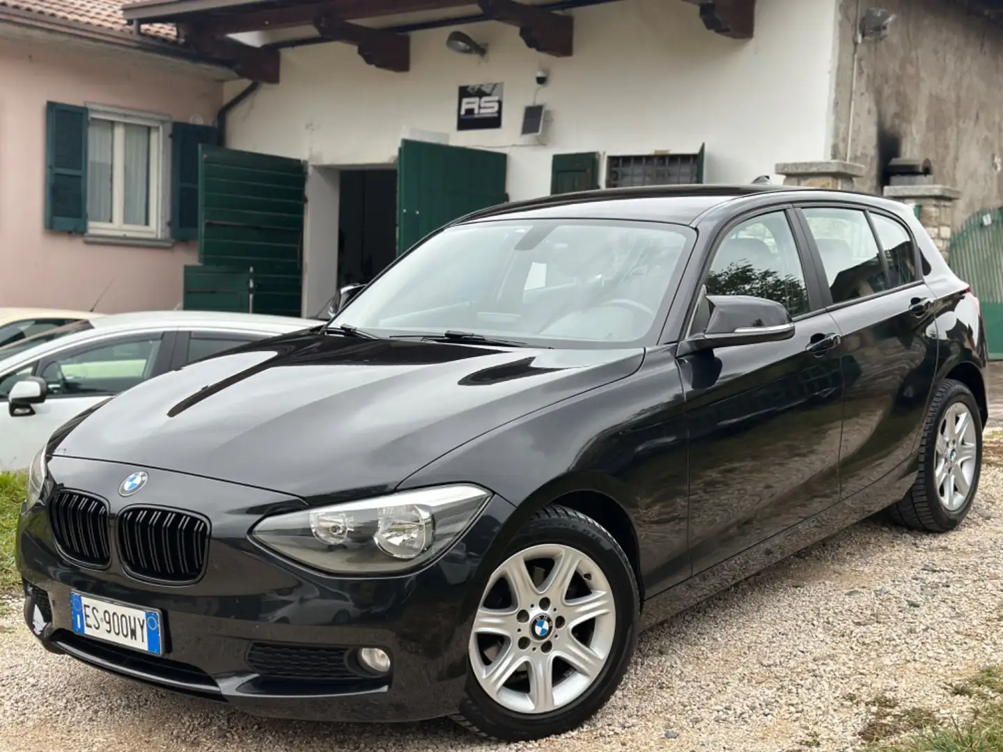 BMW 116 116d 5p. Urban Noir - 1